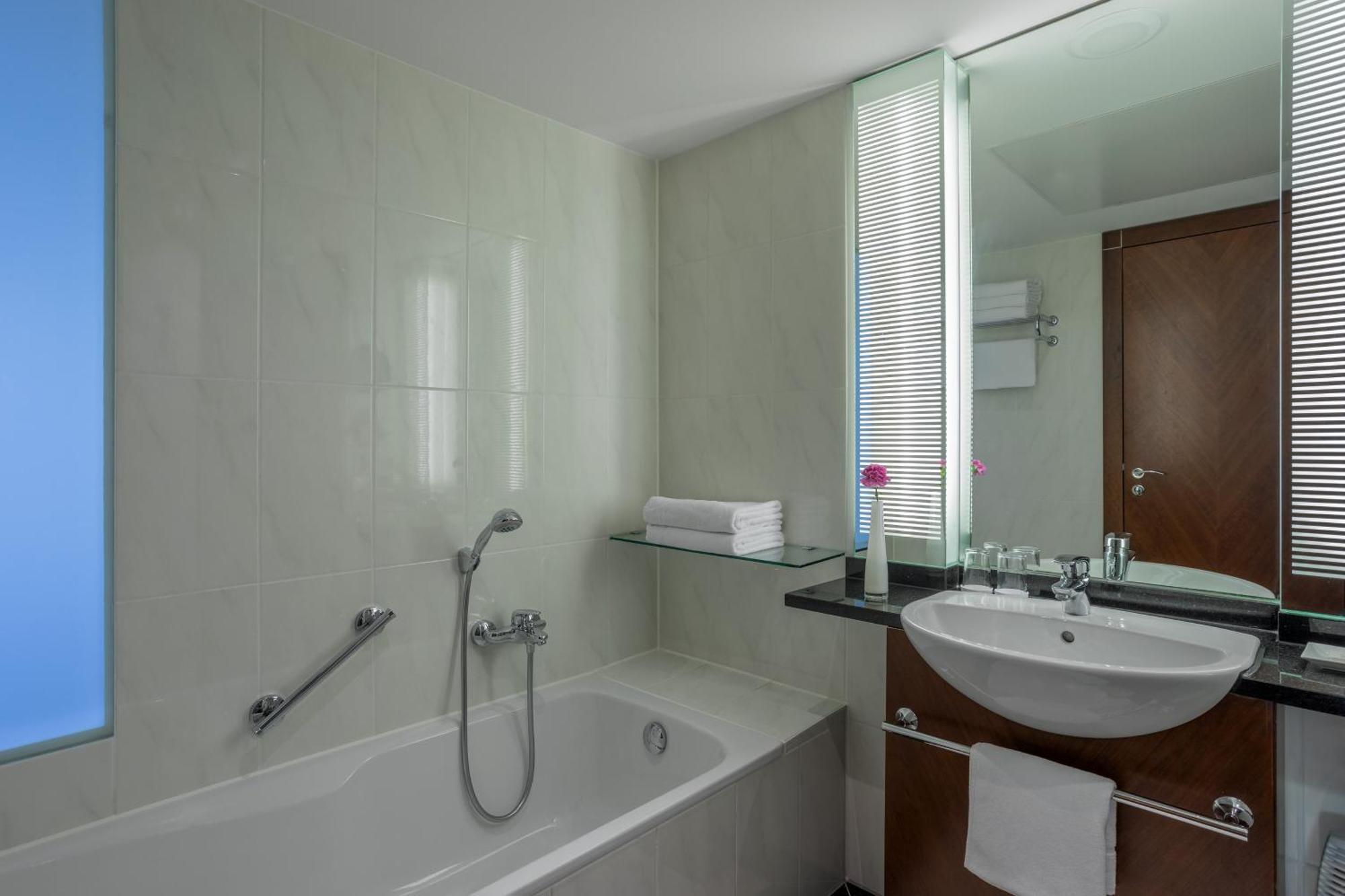 Sheraton Carlton Nuernberg Екстер'єр фото Bathroom