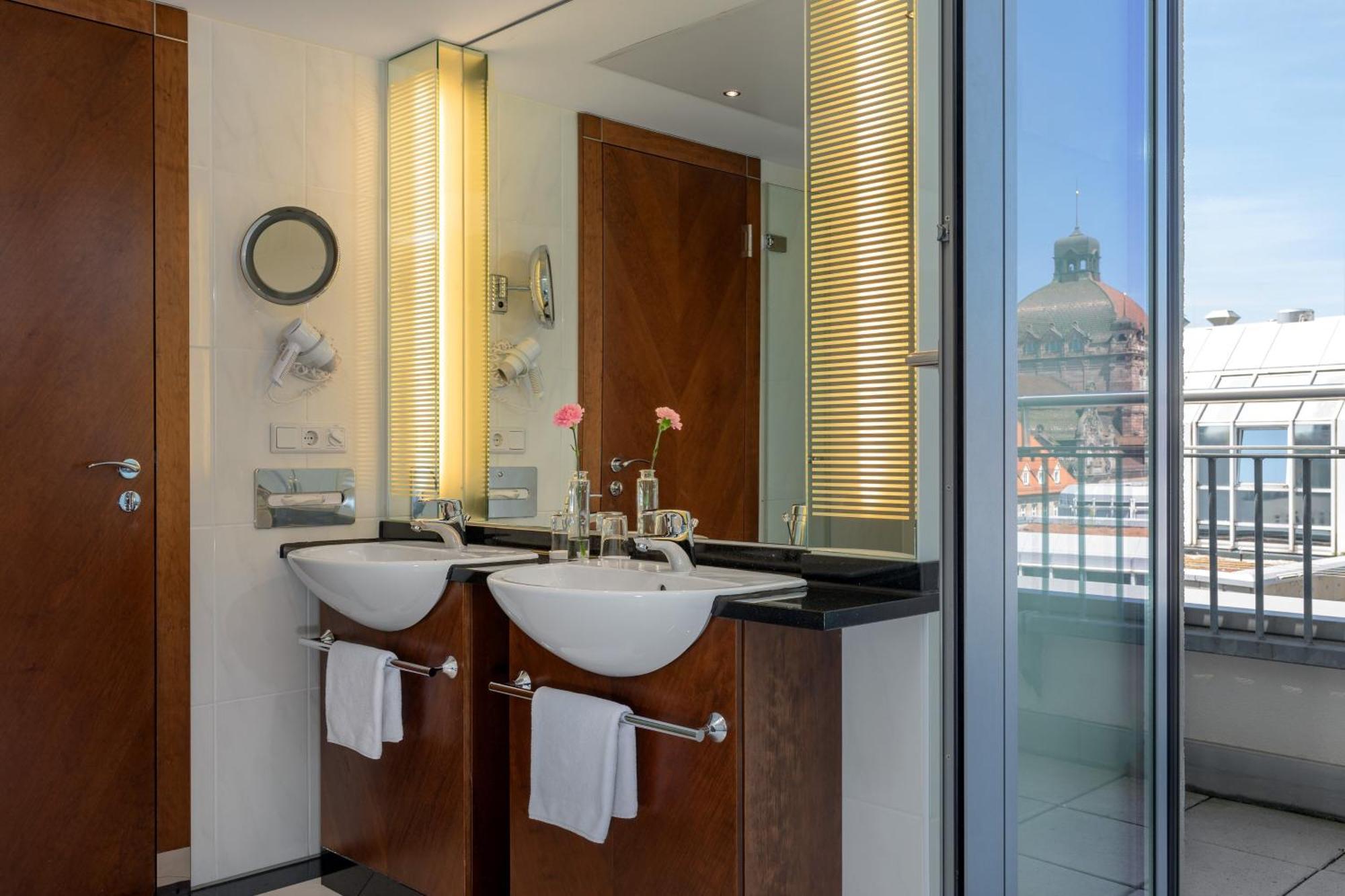 Sheraton Carlton Nuernberg Екстер'єр фото Bathroom