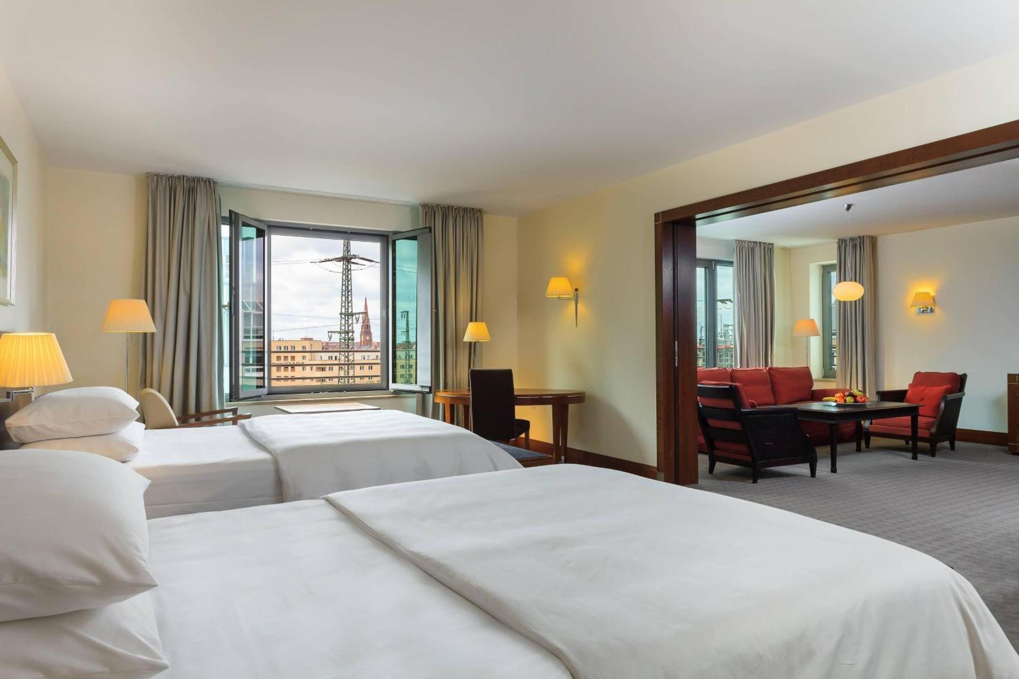 Sheraton Carlton Nuernberg Екстер'єр фото A suite at the hotel