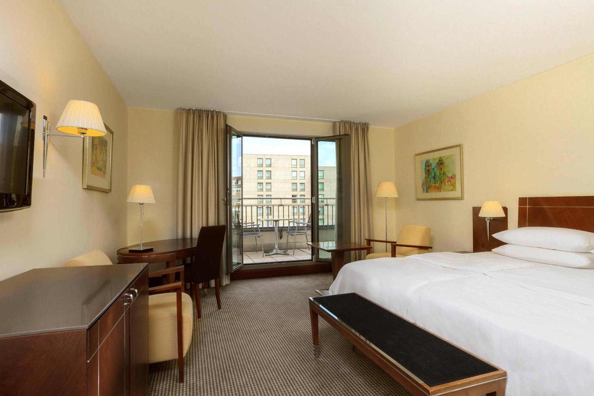 Sheraton Carlton Nuernberg Екстер'єр фото A room at the hotel